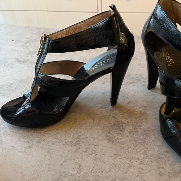 Michael Kors, Black zip-up heels - Picture 2 of 2